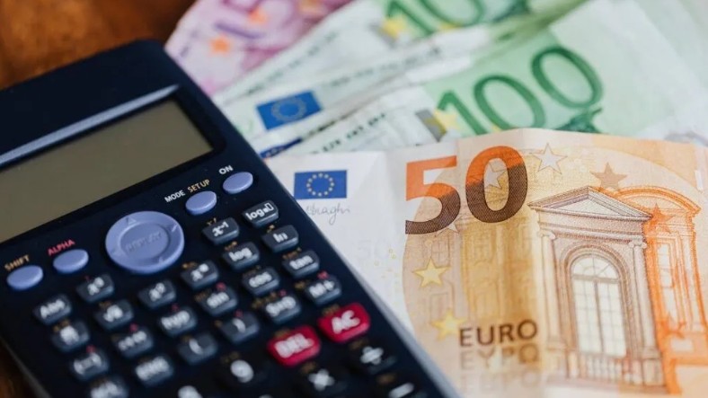 Увеличението на осигурителния таван натоварва и бизнеса, и работещите Увеличението на осигурителния таван натоварва и бизнеса, и работещите