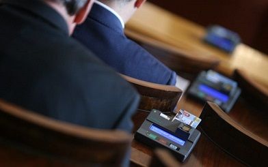 Парламентът се събира извънредно за промяна на Закона за енергетиката