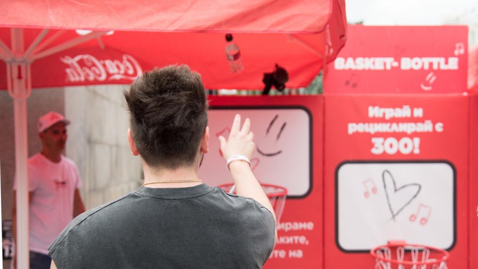 Над 106 000 бутилки за рециклиране се събраха на най-голямото лятно музикално турне Над 106 000 бутилки за рециклиране се събраха на най-голямото лятно музикално турне