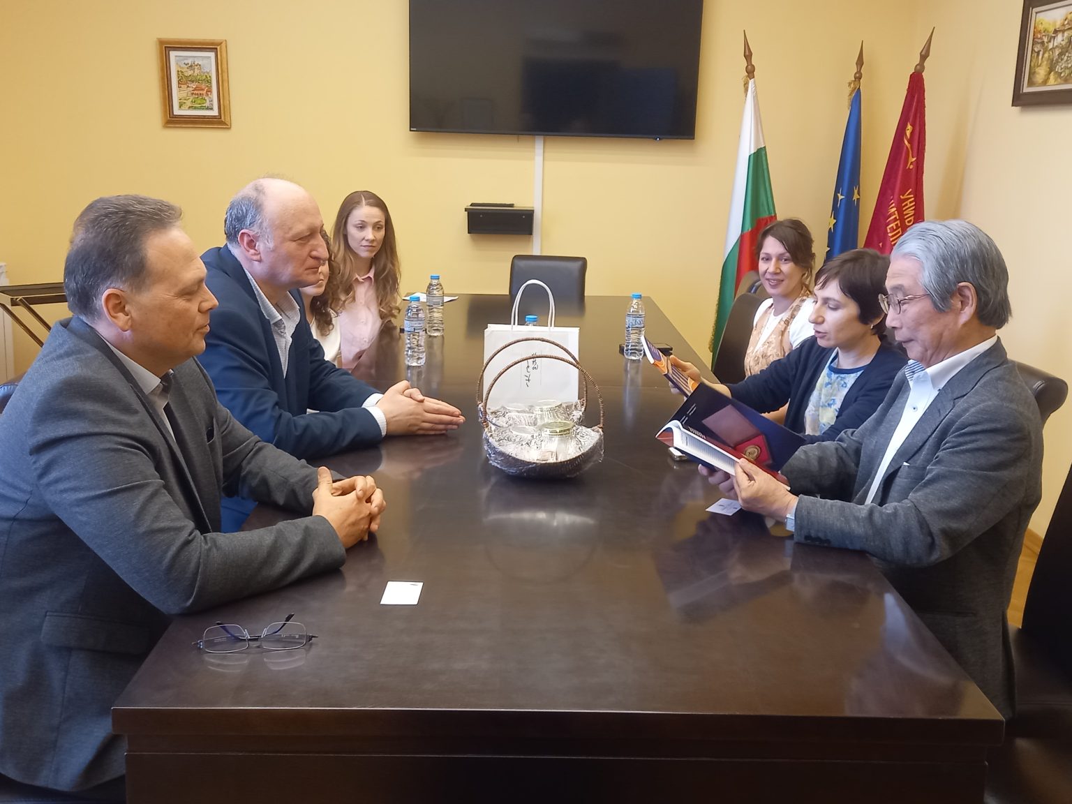 УХТ посрещна японски професори и студенти