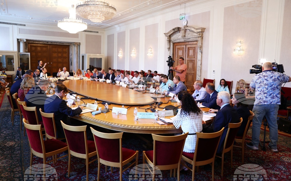 Бюджетната комисия към парламента прие на първо четене промените в Закона за въвеждането на еврото, свързани с мерките срещу спекулации с цените