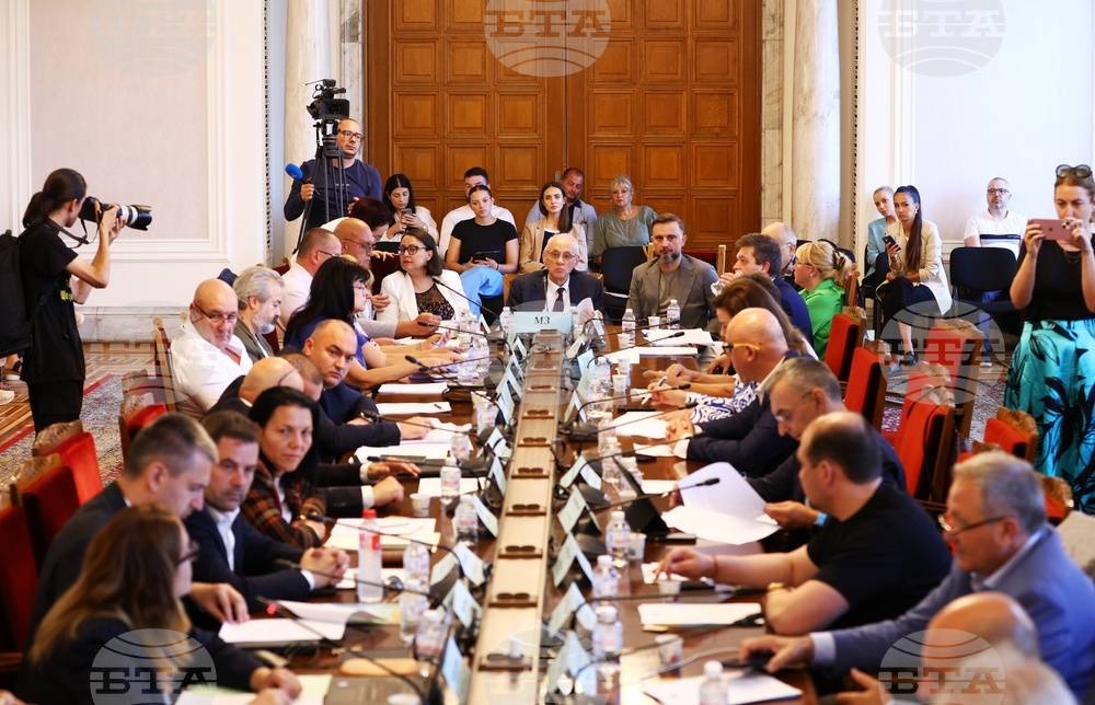 Здравната комисия обсъди четири, но прие три законопроекта за промени в Закона за лечебните заведения