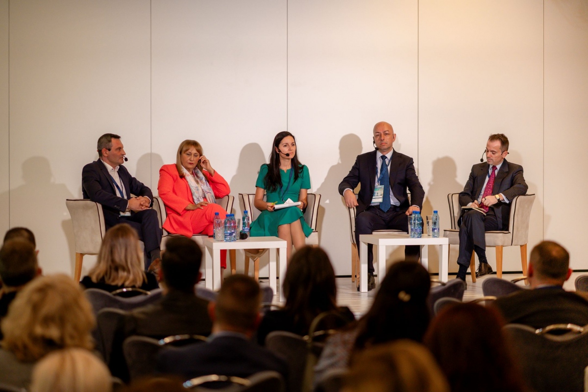 Българската икономика навлиза в нов етап, белязан едновременно от перспективи за растеж и от повишени нива на риск Българската икономика навлиза в нов етап, белязан едновременно от перспективи за растеж и от повишени нива на риск