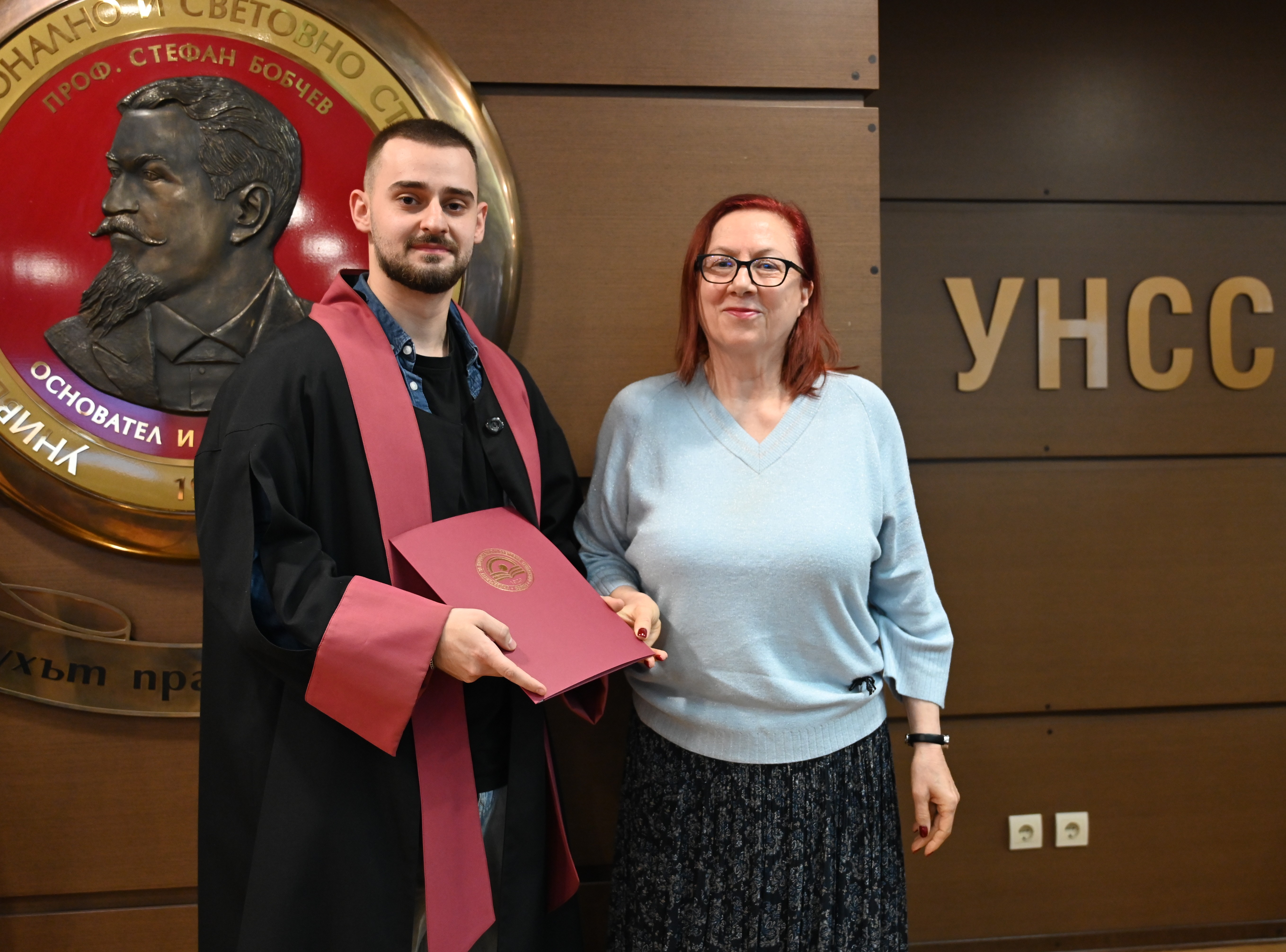 Виолина Накова поздрави от името на БСК абсолвентите на катедра „Предприемачество“ на УНСС Виолина Накова поздрави от името на БСК абсолвентите на катедра „Предприемачество“ на УНСС