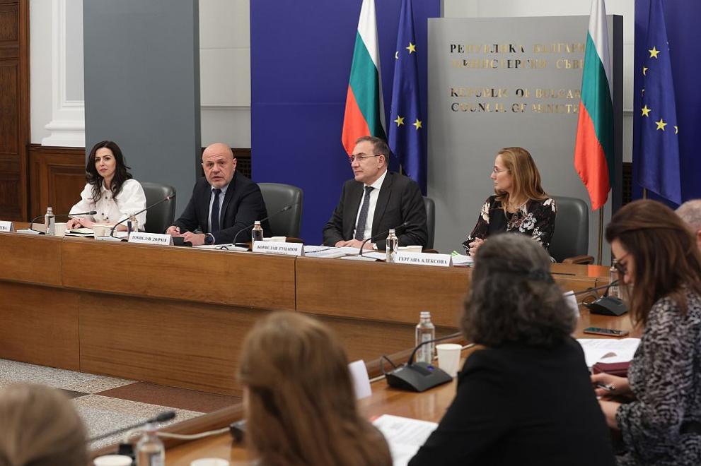 НСТС отхвърли идеята държавата да поеме здравните вноски на майките НСТС отхвърли идеята държавата да поеме здравните вноски на майките